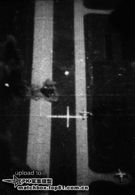 117中队轰炸明雅机场时照相枪拍下的照片