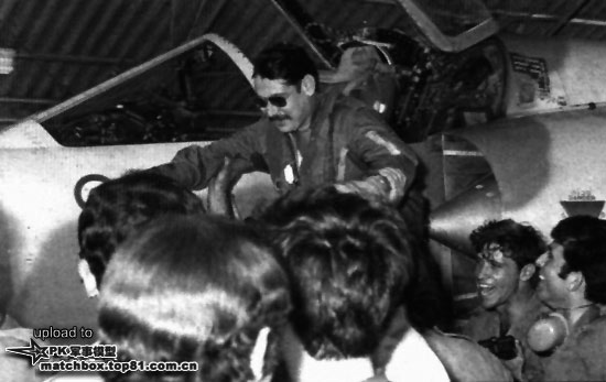 1972年11月21日，尤瓦尔.涅曼击落1架米格-21后凯旋
