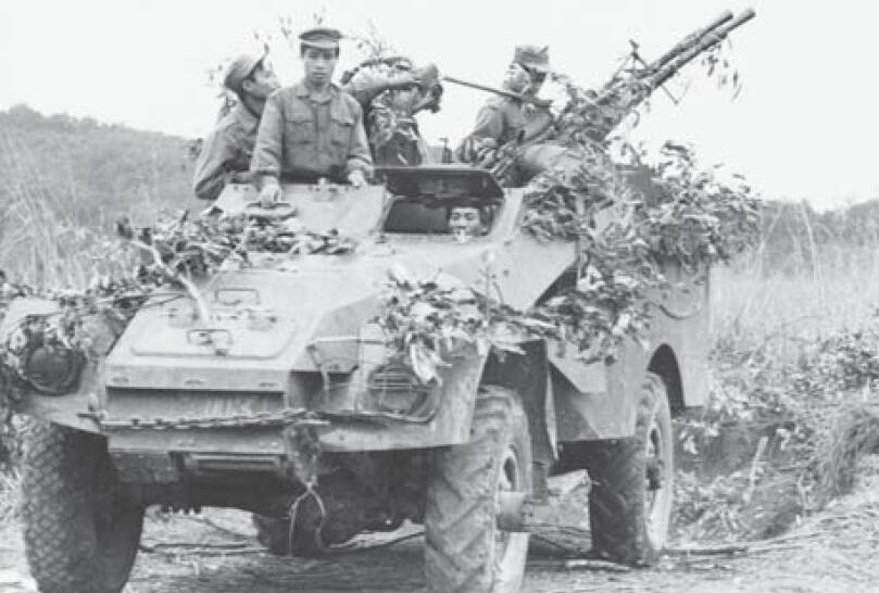 BTR-40装甲车上架上了23mm双管炮