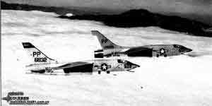 2架VFP-63中队的RF-8A