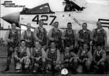 VFP-63中队的飞行员们站在他们的飞机前