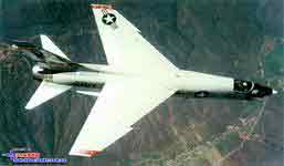 RF-8G 146892正在加州的山脉上空飞行