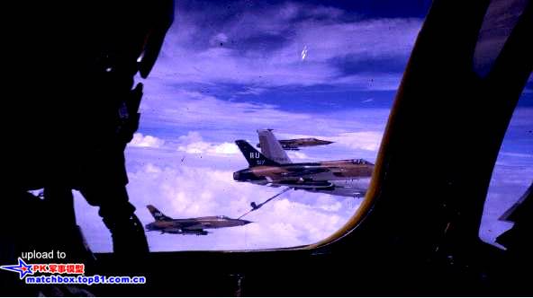 F-105座舱里观察空中加油2
