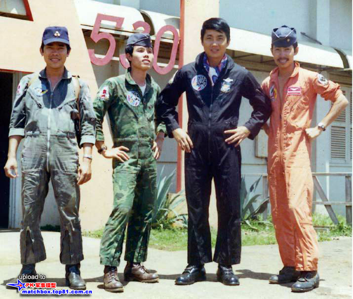 4名南越空军的飞行员