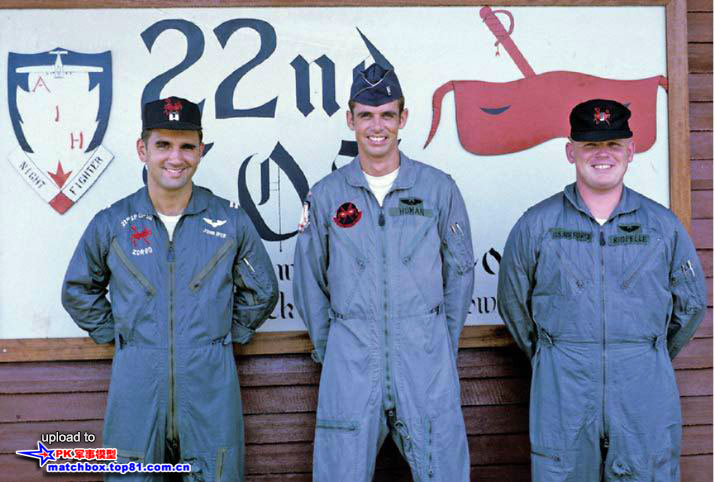 3名22SOS中队的飞行员