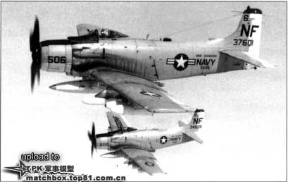 两架VA-115中队的A-1H