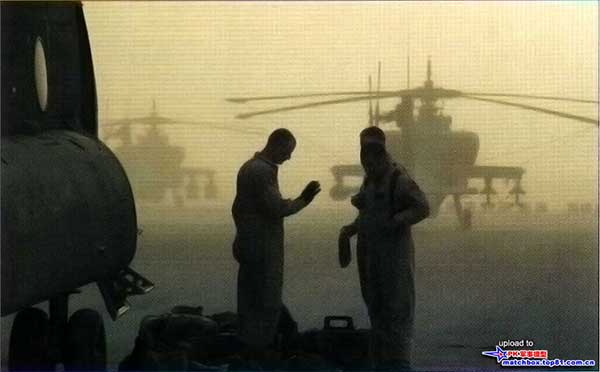 AH-64飞行员们准备前往卡尔巴拉以南