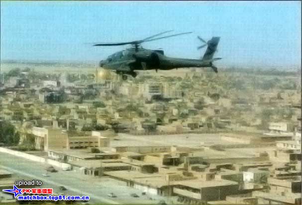 AH-64D正在巴格达市区上空巡逻