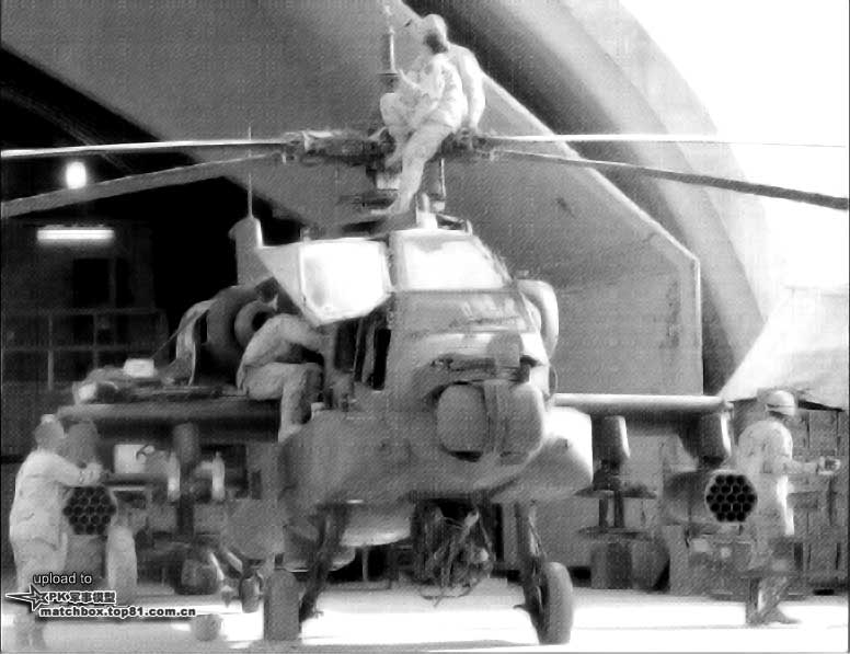 维护第1航空团1营B连的AH-64A