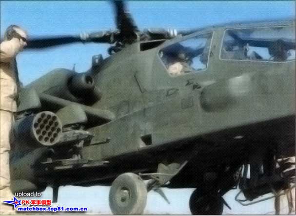 对一架AH-64D的检查