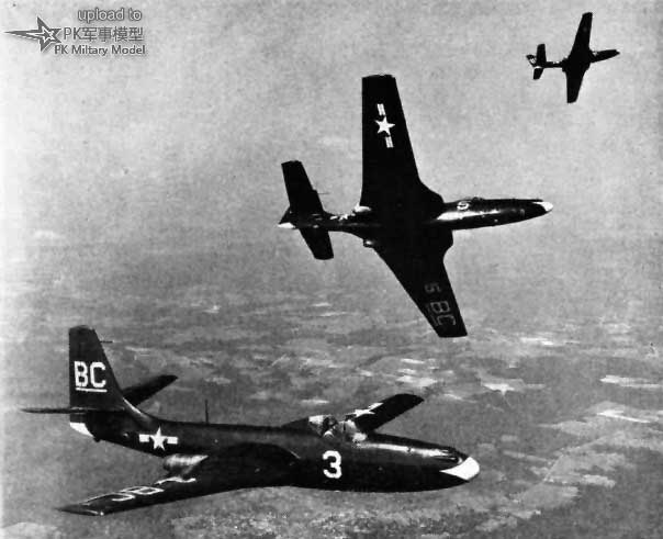 3架VMF-122中队的FH-1