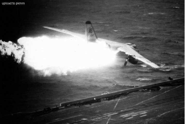 A3D-1 135417拖着火焰坠入大西洋
