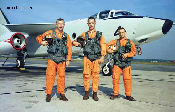 一张越战前经典的RA-3B机组“英雄照片”