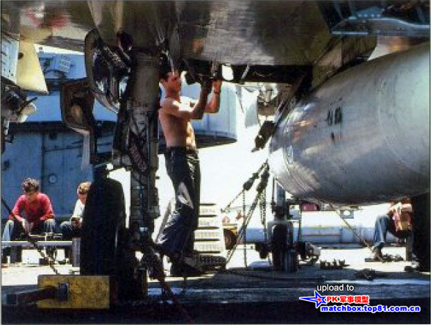 维护一架VA-93中队的A-4C