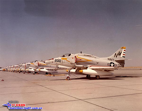 VA-192中队的一排A-4F