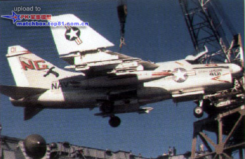VA-147中队的中队长机吊上星座号