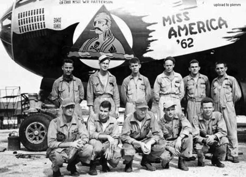 B-29-25-MO 42-65281“MISS AMERICA ‘62”的机组们