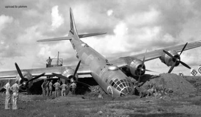 B-29降落冲出跑道
