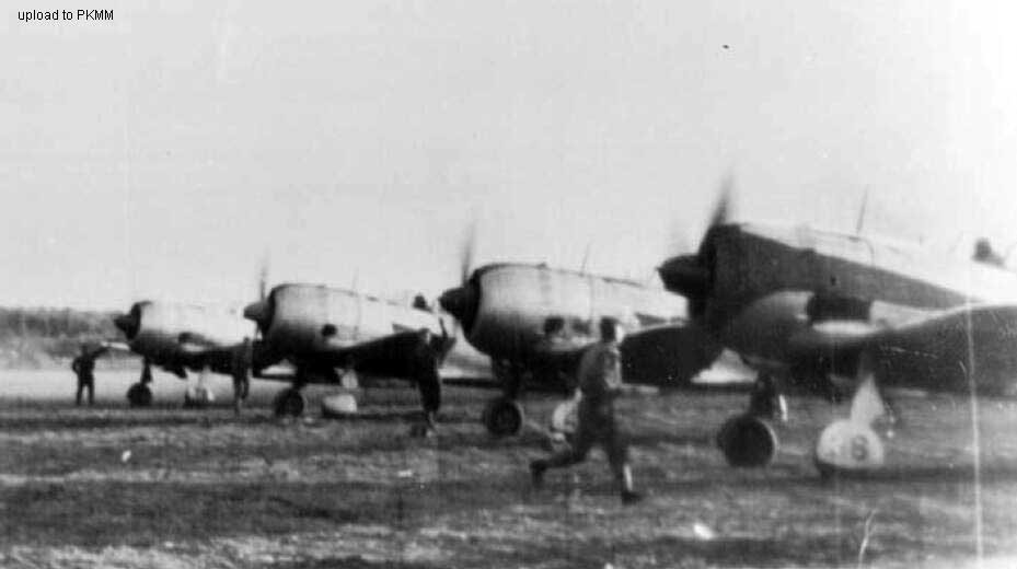 第47战队的飞行员们冲向自己的座机