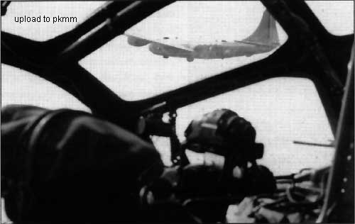轰炸机投弹手的位置上拍摄的照片