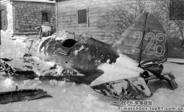 被击落的伊-16 “红228”残骸