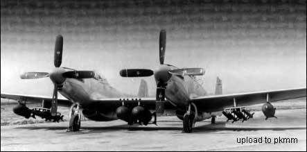 一架满载弹药的XP-82原型机
