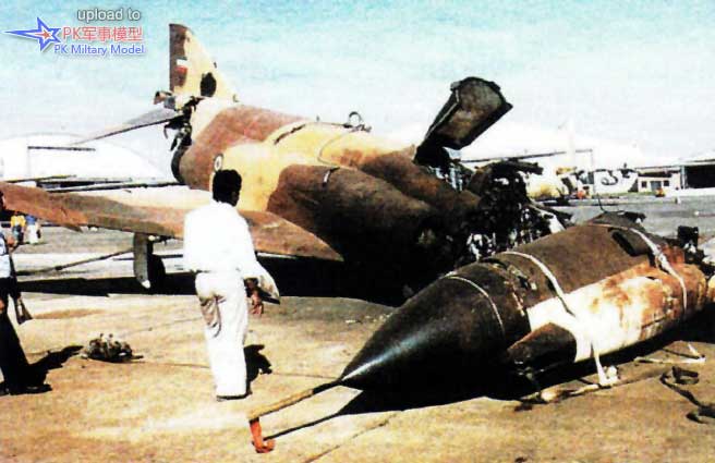 被炸毁的F-4E